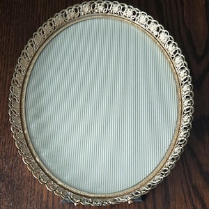 Vintage 1960 Oval Photo Frame.