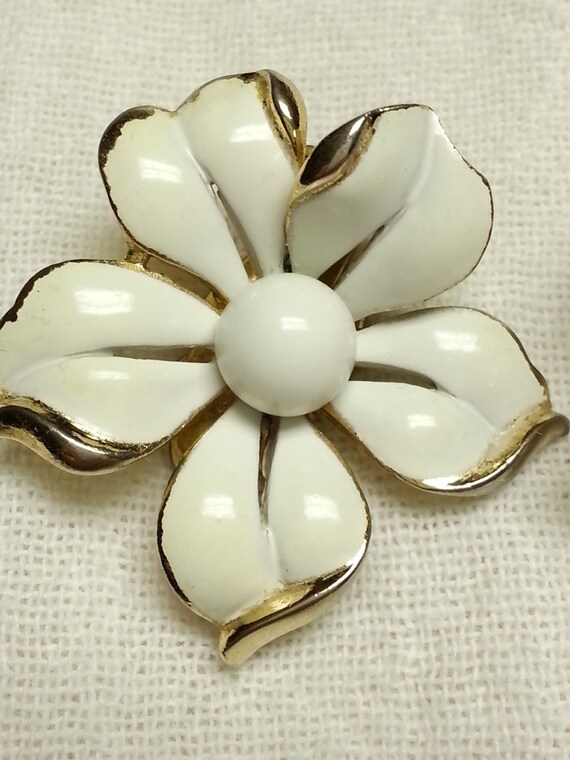 Vintage, Crown Trifari, white enamel floral earri… - image 3