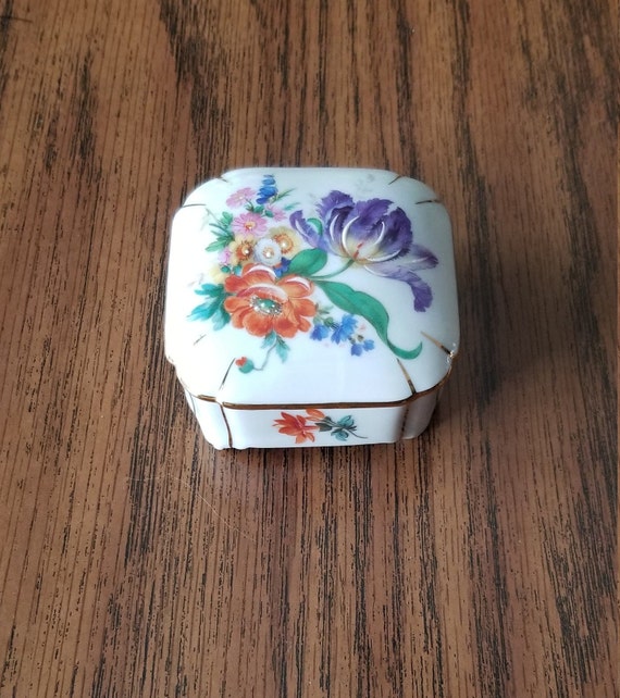 Antique, Elfinware, Floral design Ring Box, Gold T