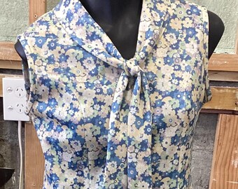 Jaren 70 Debenhams lentejurk, blauwgele madeliefjes, stropdas, pak 38"
