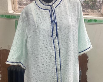 1960s  lace and lined  Dressing Gown, Lounge Wear, Robe, Brunch  Coat, house coat white and pink,Peggy Clark, suit Bust 36”