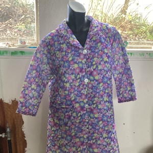 1960s floral quilted  Dressing Gown, Lounge Wear, Robe, Brunch  Coat,  house coat purple floral XS