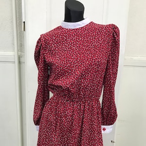 Jaren 80-dagjurk, schoudervullingen, elastische taille, aangerimpelde rok, klein