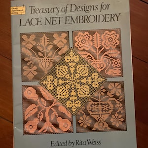 レースネット刺繍デザインの宝庫 リタ・ワイス作「天使たち」。ヴィクトリア朝時代のレース編み、ドーバー・ニードルワーク