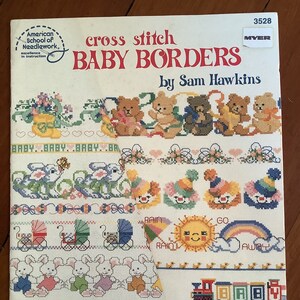 Bordi per neonati a punto croce, American School of Needlework, libretto 3528 1989 Sam Hawkins, prodotto da Rita Weiss