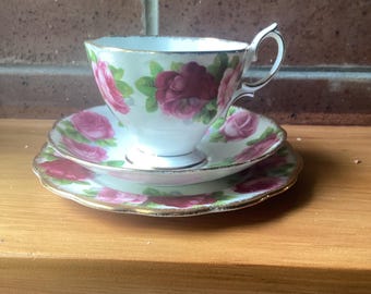 Vintage Royal Albert Old English Rose Trio, Tasse, Untertasse, Teller, Bone China, hergestellt in England