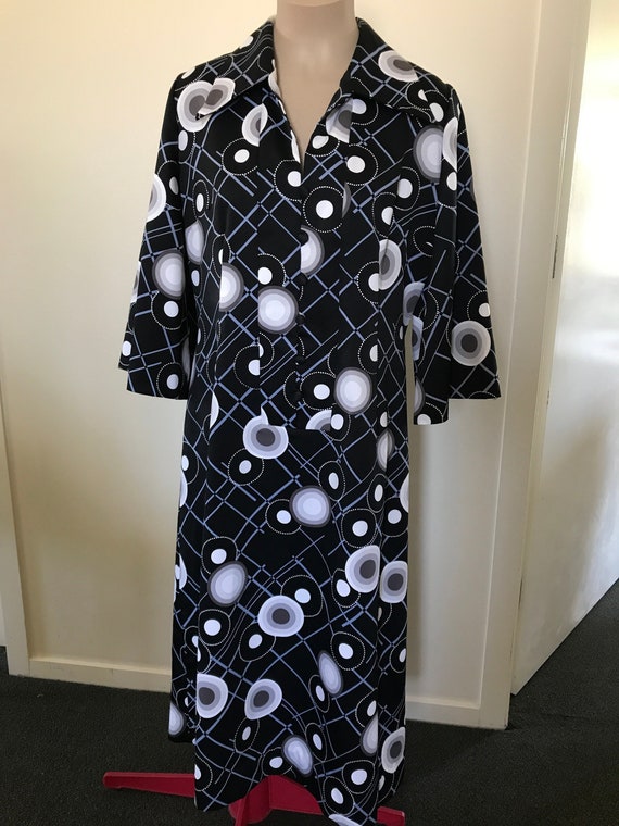1970's geometric print polyester dress, wide lapel