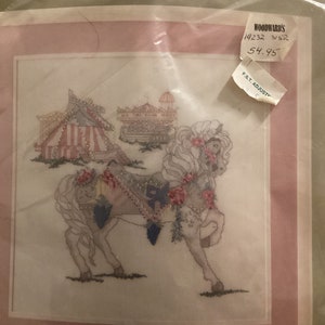 Caballo de carrusel vintage de Something Special Kit de punto de cruz de lino a cruz 1988, 70036