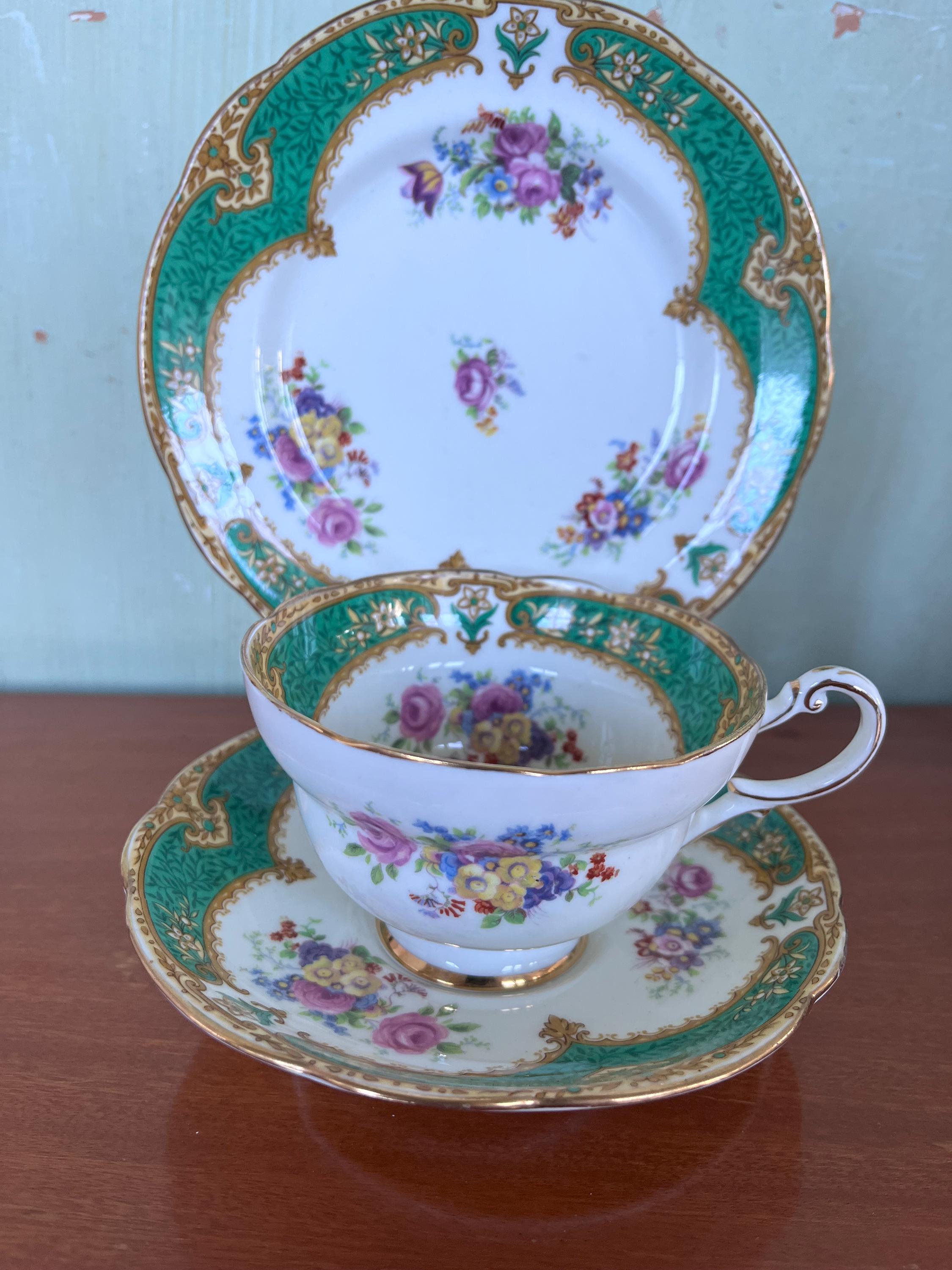 1930年代のパラゴン ハミルトン トリオ、カップ、ソーサー、プレート