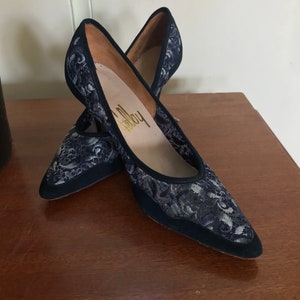 1960s floral embroidery pumps, navy flowers,  leather US 5.5C