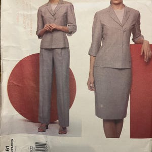 Anne Klein Wzór 2461 Garnitur z kurtką, spódnicą i spodniami Vogue Amerykański projektant Nierozcięty, fabrycznie złożony Biust 40” do 44”, rozmiary 18, 20, 24