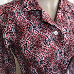 NOS 1960&#39;s Red paisley Brunch Coat , house Coat, Dressing Gown , Robe, paisley dress  Made in New Zealand