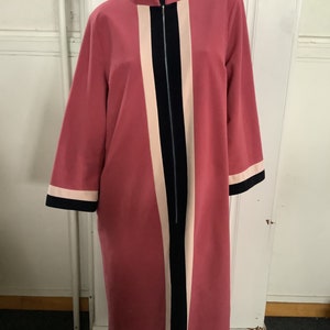 1970s mod Vanity Fair Robe, brushed polyester velour , kaftan Dressing Gown, terracotta pink, beige and black