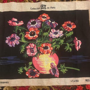 Kollektion SEG de Paris Gobeläng Nålspetsad schablonerad duk Vibrerande Anenome-blommor i vas 905.25 45 cm x 60 cm