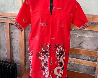 Camisón de hombre impecable de los años 70 con estampado de dragón batik, batik malasio, bata de casa de Klipper, fabricada en Nueva Zelanda.
