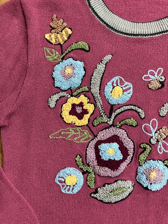 Vintage 70s Bumblebee & Flowers Sweater - Cute Hi… - image 4