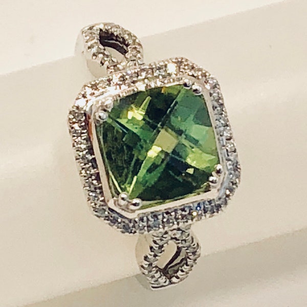 18K White Gold Diamond and Peridot Ring