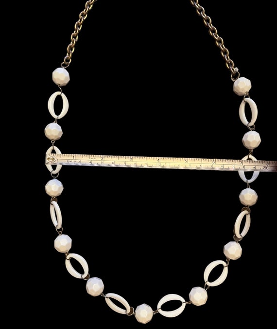 60s Mod White Plastic Link and Bead Necklace - image 4