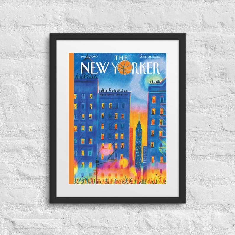 Puede incluir: Una impresi&oacute;n enmarcada de la portada de la revista The New Yorker del 22 de junio de 2026. La ilustraci&oacute;n muestra una escena urbana vibrante al atardecer con edificios azules, ventanas amarillas brillantes, un bal&oacute;n de baloncesto y multitudes.