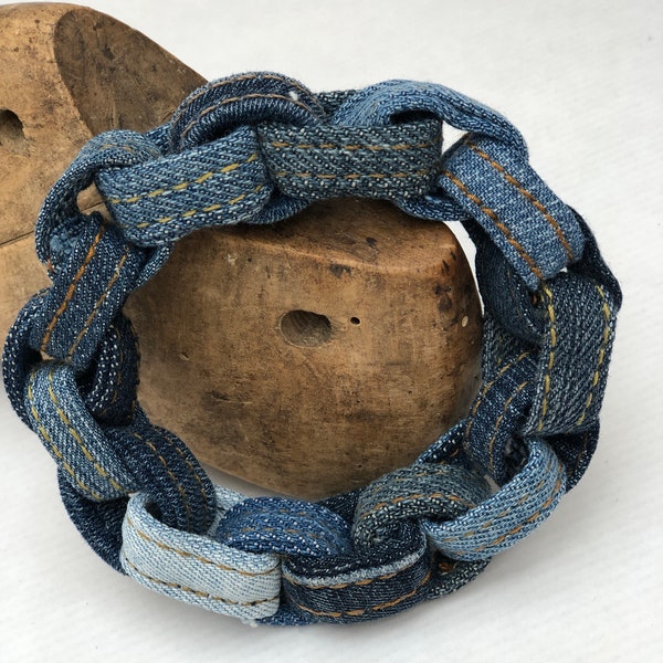 Blaues Jeans Armband recyceltes Stoffarmband Textilschmuck Jeansschmuck