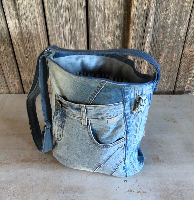 Sac en jeans sac durable upcyclé avec longue sangle inférieure unique image 3