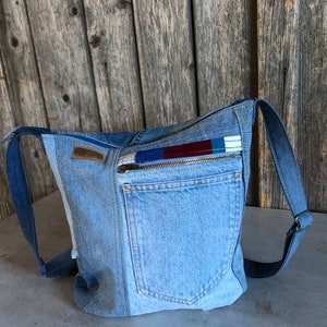 Sac en jeans sac durable upcyclé avec longue sangle inférieure unique image 9