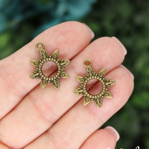 5 Bronze Sun Charms, Antique Bronze Tone Charms (B-75)