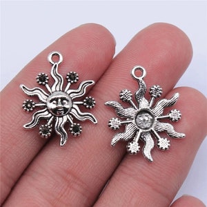 5 Silver Sun Charms, 18x24mm, Silver Tone Charms (D-232)
