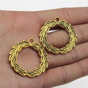 Gold Wreath Charm, Antique Gold Tone (C-190)