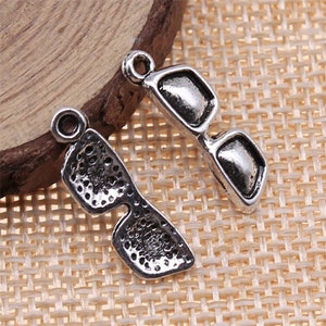 5 Silver Eye Glasses Charms, Optometrist Charms, Silver Tone Charms (K-170)