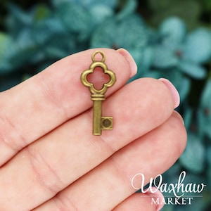 5 Bronze Skeleton Key Charms, Antique Bronze Tone (K-19)
