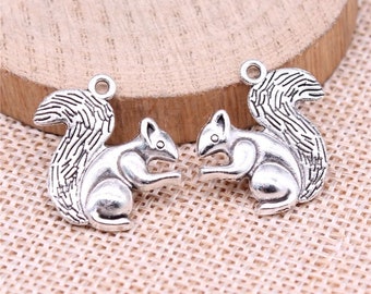 4 Silver Squirrel Charms, 2 Sided, 21x21mm, Silver Tone Charms (L-161)