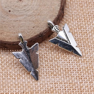 5 Silver Arrowhead Pendant Charms, 28x15mm, Silver Tone Charms (E-180)
