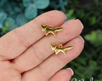 12 Gold Fox Charms, 20x10mm, Antique Gold Tone Charms (C-186)