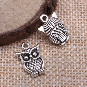 5 Silver Owl Charms, Bird Charms, Silver Tone Charms (B-91)