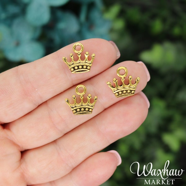 15 Gold Crown Charms, 13x14mm, Antique Gold Tone Charms (C-198)