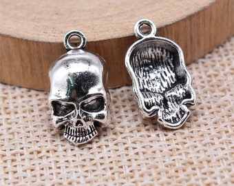 5 Silver Skull Charms, 18x10mm, Silver Tone Charms (O-73)