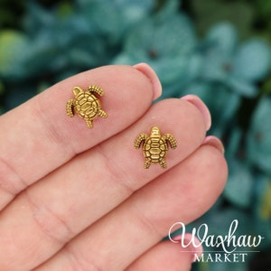 10 Gold Turtle Spacer Beads, 10x10mm, Antique Gold Tone Beads (J-128)