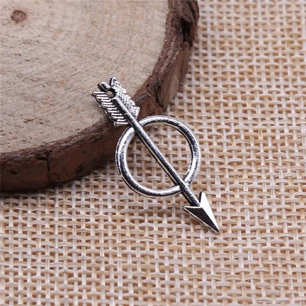 10 encantos de flecha de plata, 28x12 mm, encantos de tono plateado (F-175)