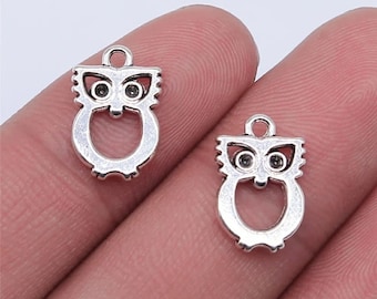 5 Silver Owl Charms, 2 Sided, 15x10mm, Silver Tone Charms (I-139)