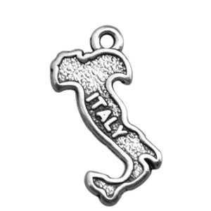 May include: Silver charm shaped like the outline of Italy with the word "ITALY" inscribed on the charm.