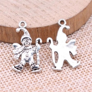 5 Silver Snowman Charms, 23x13mm, Silver Tone Charms (C-119)