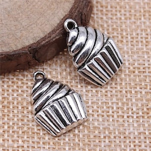 5 Silver Cupcake Charms, 20x15mm, Silver Tone Charms (M-21)