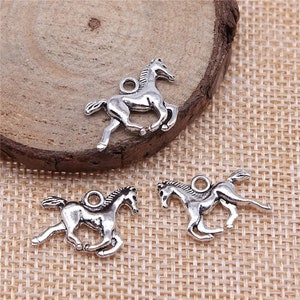 5 Silver Horse Charms, 18x13mm, Silver Tone Charms (B-6)