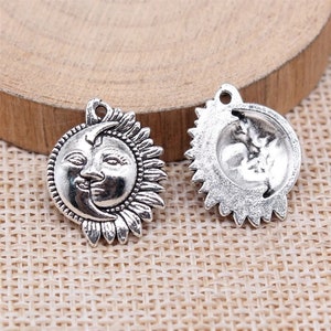 4 Silver Sun Moon Face Charms, 20x16mm, Silver Tone Charms (N-236)