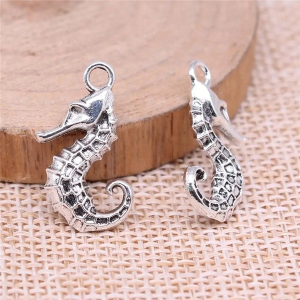 5 Silver Seahorse Charms, 2 Sided, Silver Tone Charms (I-104)