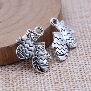 5 Silver Winter Mitten Charms, Gloves Charms, 14x16mm, Silver Tone Charms (R-32)