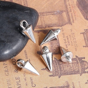 10 Silver Spike Charms, 14x7mm, Silver Tone Charms (E-151)
