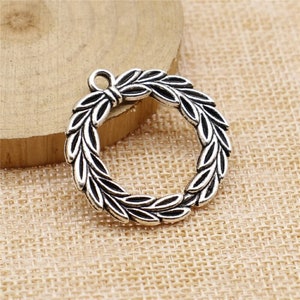 Silver Wreath Charm, 2 Sided, Silver Tone Charms (C-54)