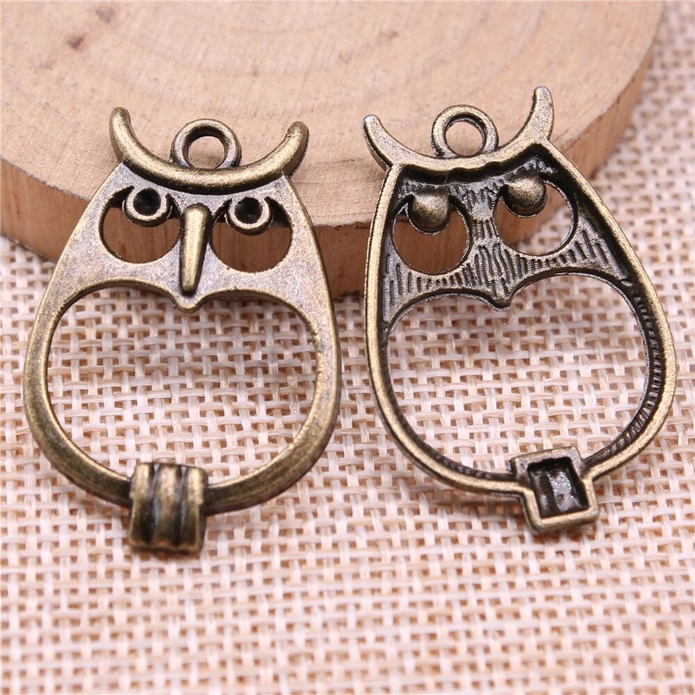 2 Bronze Owl Charms, 34x24mm, Antique Bronze Tone Charms (J-239)